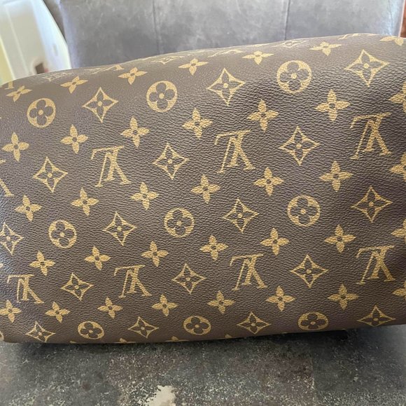 Authentic Louis Vuitton Monogram Speedy 30 - Picture 6 of 14